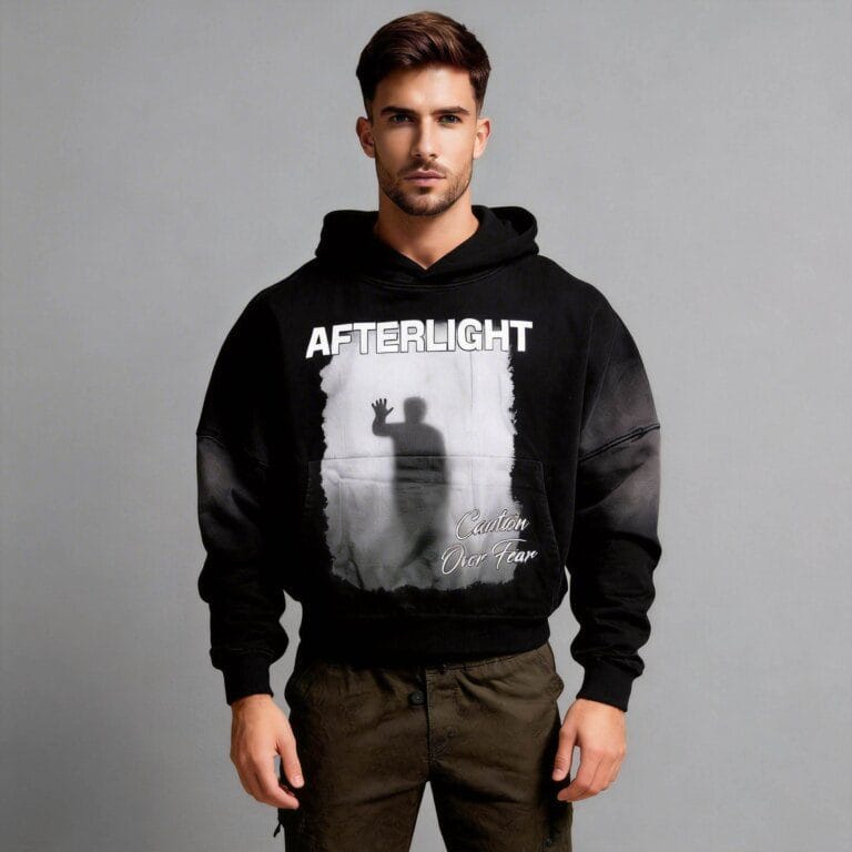 jimeng 2026 03 27 4494 将第一张图片中的欧美男模特与第二张图片中的连帽衫进行合成，模特穿着连帽衫，全身照...