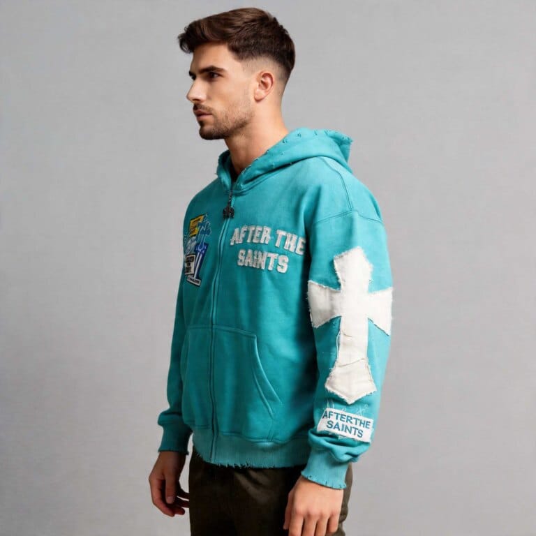 jimeng 2026 04 16 5434 模特1 穿上青色连帽衫2 ，生成侧面上半身照，衣长与模特3 原穿着长度一致，背景...