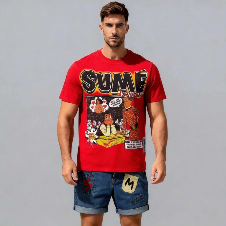 Jimeng 2026 04 14 7556 将模特的T恤替换为@图片2的前幅T恤，背景改为纯浅灰色，下半身搭配合适的裤子，生...